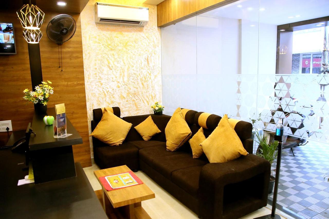 Apollo Court Hotel Chennai Bagian luar foto