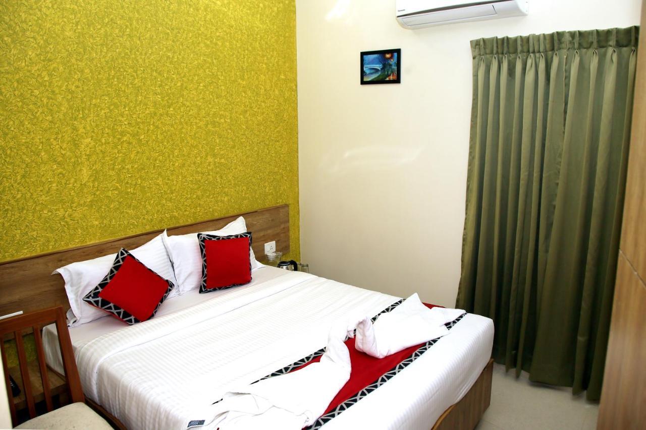 Apollo Court Hotel Chennai Bagian luar foto