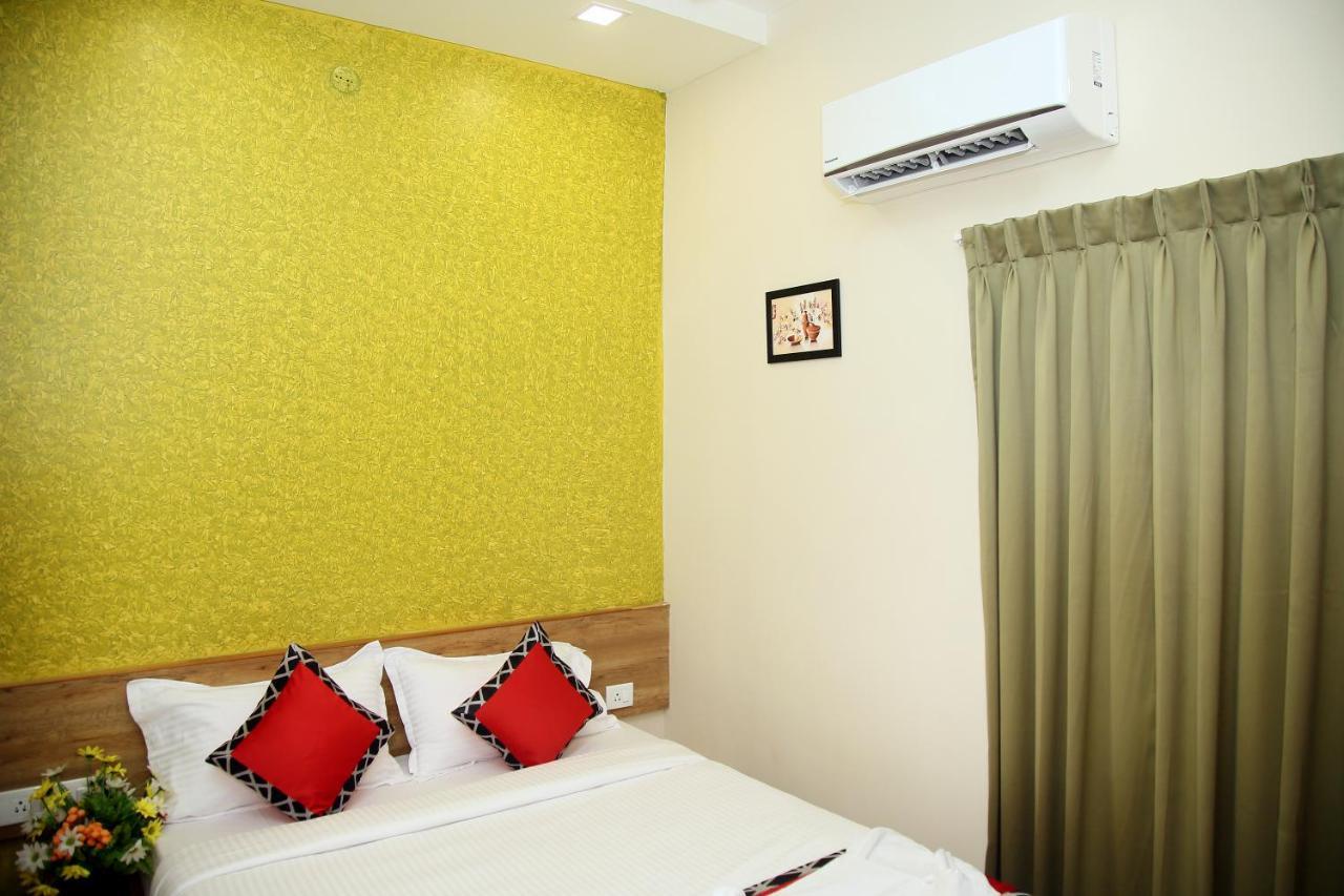 Apollo Court Hotel Chennai Bagian luar foto